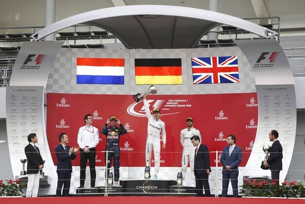 Motorsports: FIA Formula One World Championship WM Weltmeisterschaft 2016, Grand Prix of Japan, Andrew Shovlin (Mercedes AMG Petronas Formula One Team), 33 Max Verstappen (NLD, Red Bull Racing), 6 Nico Rosberg (GER, Mercedes AMG Petronas Formula One Team), 44 Lewis Hamilton (GBR, Mercedes AMG Petronas Formula One Team), xHOCHxZWEIx