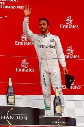 Lewis Hamilton (Mercedes AMG Petronas Formula One Team) winkt enttaeuscht den Fans zu, Grosser Preis von Japan 2016, Motorsport, Formel 1, 09.10.2016, Suzuka Copyright: xAndre Eibner-Pressefotox EP_JAE