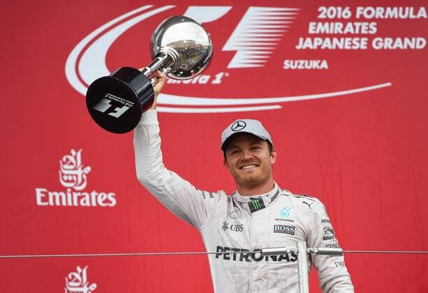 Nico Rosberg (Mercedes AMG Petronas Formula One Team) bejubelt seinen Sieg mit Pokal, Grosser Preis von Japan 2016, Motorsport, Formel 1, 09.10.2016, Suzuka Copyright: xAndre Eibner-Pressefotox EP_JAE
