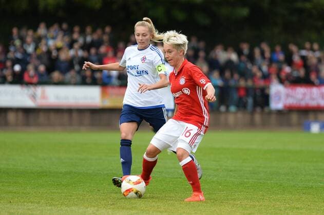 Bild zeigt: Claire Falknor (FC Bayern Muenchen) Riegelsberg, Deutschland, 09.10.2016 - Fussball, Frauenfussball, FC Riegelsberg - FC Bayern Muenchen, Fussball, Frauenfussball, FC Riegelsberg - FC Bayern Muenchen, xKLx