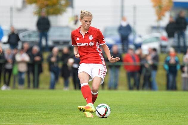 Bild zeigt: Carina Wenninger (FC Bayern Muenchen) Riegelsberg, Deutschland, 09.10.2016 - Fussball, Frauenfussball, FC Riegelsberg - FC Bayern Muenchen, Fussball, Frauenfussball, FC Riegelsberg - FC Bayern Muenchen, xKLx