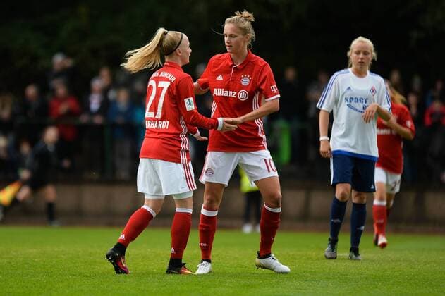 Bild zeigt: Torjubel Anna Gerhardt (FC Bayern Muenchen) und Vivianne Miedema (FC Bayern Muenchen) nach dem 2:0 Riegelsberg, Deutschland, 09.10.2016 - Fussball, Frauenfussball, FC Riegelsberg - FC Bayern Muenchen, Fussball, Frauenfussball, FC Riegelsberg - FC Bayern Muenchen, xKLx