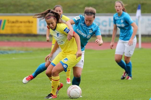 v.li.: Nicole Billa (TSG, 16), Carina Spengler (Sindelfingen, 20), Zweikampf, Duell, duel, tackle, tackling, Dynamik, Action, Aktion, Fussball, DFB-Pokal der Frauen, VfL Sindelfingen - TSG 1899 Hoffenheim, xozx