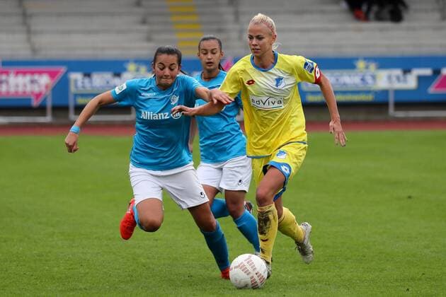 v.li.: Athanasia Moraitou (Sindelfingen, 10), Stephanie Breitner (TSG, 12), Zweikampf, Duell, duel, tackle, tackling, Dynamik, Action, Aktion, Fussball, DFB-Pokal der Frauen, VfL Sindelfingen - TSG 1899 Hoffenheim, xozx