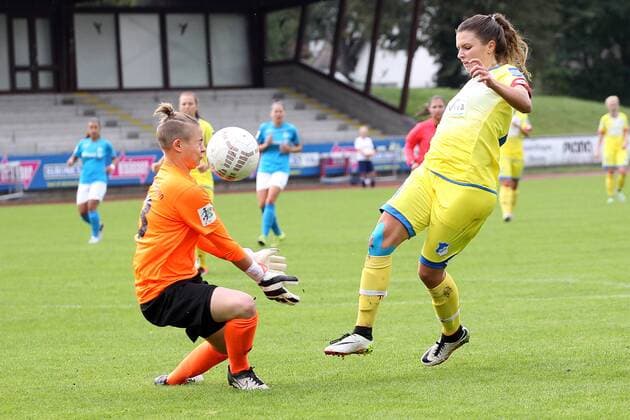 Vanessa Fischer ( VfL Sindenfingen ) Lina Buerger ( TSG 1899 Hoffenheim ), VfL Sindelfingen vs. TSG 1899 Hoffenheim, Frauen, DFB Pokal 2.Runde, 09.10.2016, Foto:Langer EibnerPressefoto Sindelfingen Copyright: xLanger Eibner-Pressefotox EP_HLR