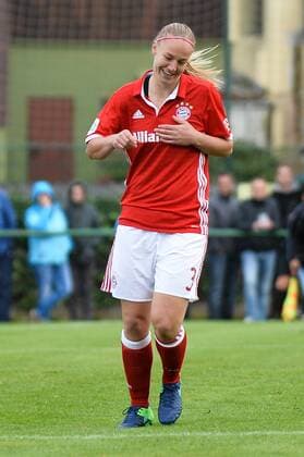 Bild zeigt: Torjubel von Stefanie Van der Gragt (FC Bayern Muenchen) Riegelsberg, Deutschland, 09.10.2016 - Fussball, Frauenfussball, FC Riegelsberg - FC Bayern Muenchen, Fussball, Frauenfussball, FC Riegelsberg - FC Bayern Muenchen, xKLx