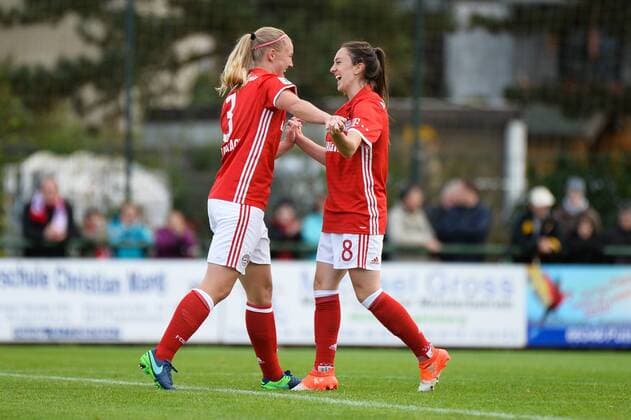 Bild zeigt: Torjubel von Melanie Leupolz (FC Bayern Muenchen, Melli Leupolz) und Stefanie Van der Gragt (FC Bayern Muenchen) Riegelsberg, Deutschland, 09.10.2016 - Fussball, Frauenfussball, FC Riegelsberg - FC Bayern Muenchen, Fussball, Frauenfussball, FC Riegelsberg - FC Bayern Muenchen, xKLx