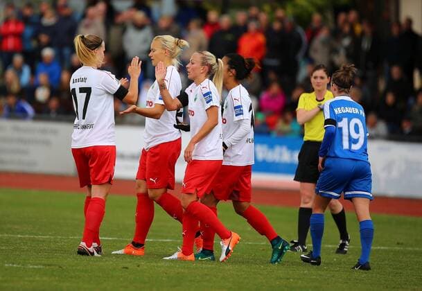 09.10.2016 xcex Deutschland, Engen, Frankfurt, Fussball, Frauenfussball DFB-Pokal Frauen Runde 2 Saison 2016 2017 Hegauer FV gegen 1. FFC Frankfurt Torjubel FFC Frankfurt