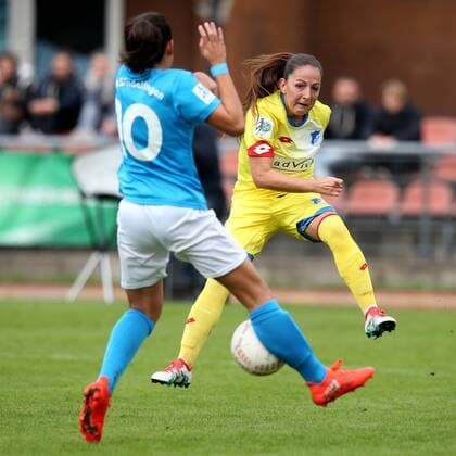 Athanasia Moraitou ( VfL Sindenfingen ) Martina Moser ( TSG 1899 Hoffenheim ), VfL Sindelfingen vs. TSG 1899 Hoffenheim, Frauen, DFB Pokal 2.Runde, 09.10.2016, Foto:Langer EibnerPressefoto Sindelfingen Copyright: xLanger Eibner-Pressefotox EP_HLR