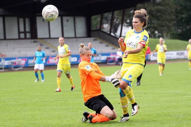 Vanessa Fischer ( VfL Sindenfingen ) Lina Buerger ( TSG 1899 Hoffenheim ), VfL Sindelfingen vs. TSG 1899 Hoffenheim, Frauen, DFB Pokal 2.Runde, 09.10.2016, Foto:Langer EibnerPressefoto Sindelfingen Copyright: xLanger Eibner-Pressefotox EP_HLR