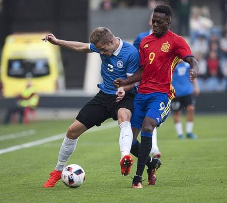 Forward of the Spanish U21 U 21 national soccer team Inaki Williams (R) vies for the ball with Magi (L) from Estonia during the qualifying match for the 2017 UEFA European Under-21 Championship held at the Pasaron stadium in Pontevedra, Spain, on 10 October 2016. SPAIN VS ESTONIA !ACHTUNG: NUR REDAKTIONELLE NUTZUNG!  20161010-636117248034887073