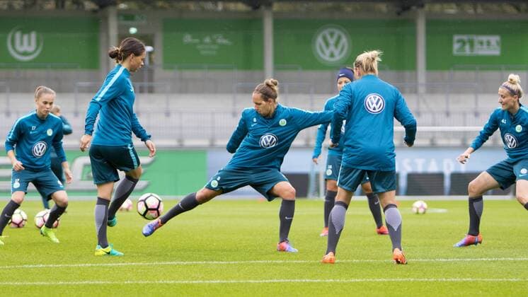 Babett Peter (Wolfsburg, 8) im Trainingsspiel, Fussball, UEFA Women s Champions League, Abschlusstraining VfL Wolfsburg, xtgx