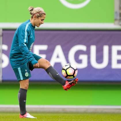 Anna Blässe (Wolfsburg, 9) Freisteller, Einzelbild, Ganzkörper, Fussball, UEFA Women s Champions League, Abschlusstraining VfL Wolfsburg, xtgx