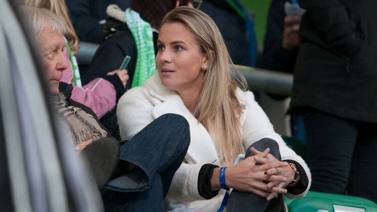 Ana-Maria Crnogorcevic (1. FFC Frankfurt, 21) verfolgt das Spiel als Zuschauerin auf der Tribüne, Fussball, UEFA Women s Champions League, VfL Wolfsburg - Chelsea Ladies FC, xobx
