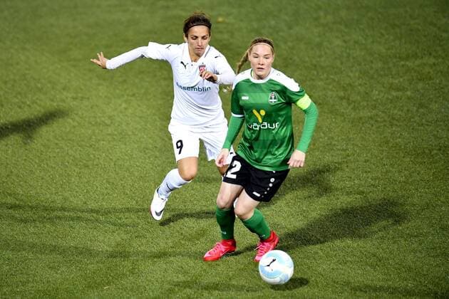 Fußball, Damen, CL, FC Rosengarden - Breidablik Kopavogur 161012 Rosengards Natasa Andonova und Breidabliks Rakel Hönnudottir Damen Champions League FC Rosengard vs UBK Breidablik 12 oktober 2016 in Malmö.  Copyright: PETTERxARVIDSON BB161012PA008