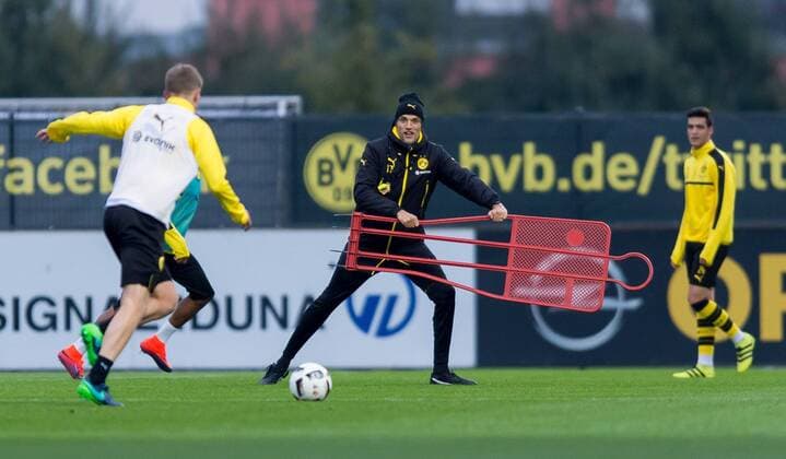Themen der Woche - SPORT Bilder des Tages - SPORT Dortmund, Germany 12.10.2016, Trainer BV Borussia Dortmund, BVB, Trainer Thomas Tuchel (BVB) ( DeFodi001