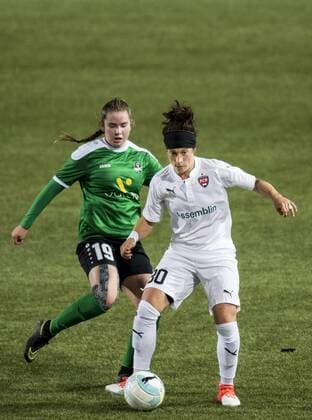 Fußball, Damen, CL, FC Rosengarden - Breidablik Kopavogur 161012 Rosengards Ella Masar und Breidabliks Esther Arnarsdottir Damen Champions League FC Rosengard vs UBK Breidablik 12 oktober 2016 in Malmö.  Copyright: PETTERxARVIDSON BB161012PA024