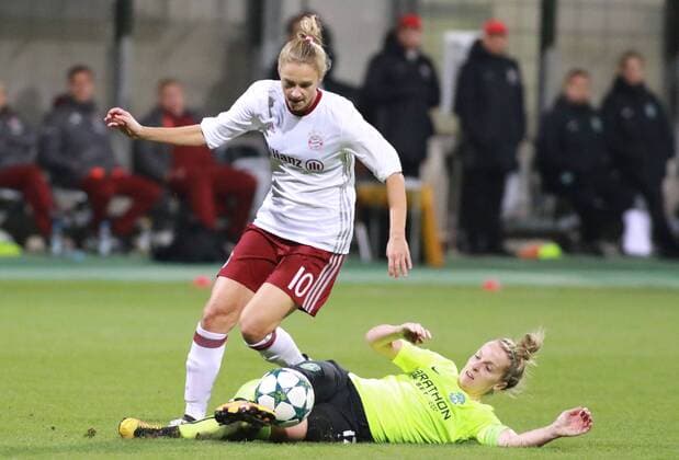 Vivianne Miedema (FC Bayern München) setzt sich durch Frauenfussball CL 12.10.2016 Grünwalderstadion FC Bayern München - Hibernian Ladies