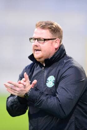 Christ Roberts, Head Coach (Hibernian Ladies FC), feuert sein Team an, FC Bayern Frauen vs Hibernian FLC, UEFA WomenÕs Champions League, 12.10.16