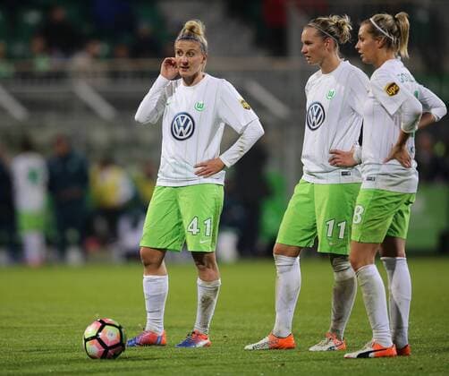 v.l. Anja Mittag, Alexandra Popp (VfL Wolfsburg), Lena Goessling (VfL Wolfsburg)