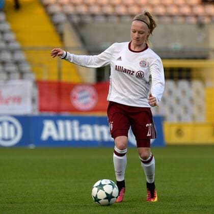 v.li.: Anna Gerhardt (FC Bayern München, FCB, 27) Freisteller, Einzelbild, Aktion, Action, Fussball, UEFA Women s Champions League, FC Bayern München - Hibernian Ladies FC Edinburgh, xslx