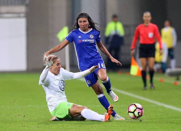 Wolfsburg vs Chelsea, CL Frauen Wolfsburg, Deutschland 12.10.2016, FUßBALL - VfL Wolfsburg vs FC Chelsea, 1 16 Finale, UEFA Frauen Champions League, Saison 2016-17. Bild zeigt: Anna Blässe (VfL Wolfsburg), Ana Borges (FC Chelsea) Wolfsburg