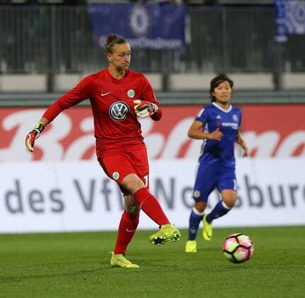 Wolfsburg vs Chelsea, CL Frauen Wolfsburg, Deutschland 12.10.2016, FUßBALL - VfL Wolfsburg vs FC Chelsea, 1 16 Finale, UEFA Frauen Champions League, Saison 2016-17. Bild zeigt: Torfrau Almuth Schult (VfL Wolfsburg) Wolfsburg