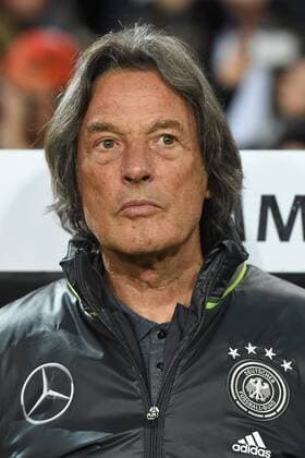 Fußball Länderspiel Deutschland - Nordirland am 11.10.2016 in der HDI-Arena in Hannover Hans-Wilhelm Müller-Wohlfahrt ( Mannschaftsarzt Deutschland ) xRx