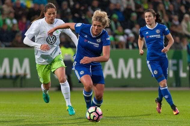 Millie Bright (Chelsea Ladies FC, 4) am Ball, Fussball, UEFA Women s Champions League, VfL Wolfsburg - Chelsea Ladies FC, xobx