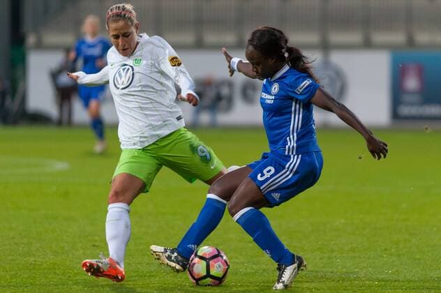 v.li.: Anna Blässe (Blasse, Blaesse, VfL Wolfsburg, 9) im Zweikampf mit Eniola Aluko (Chelsea Ladies FC, 9), Fussball, UEFA Women s Champions League, VfL Wolfsburg - Chelsea Ladies FC, xobx