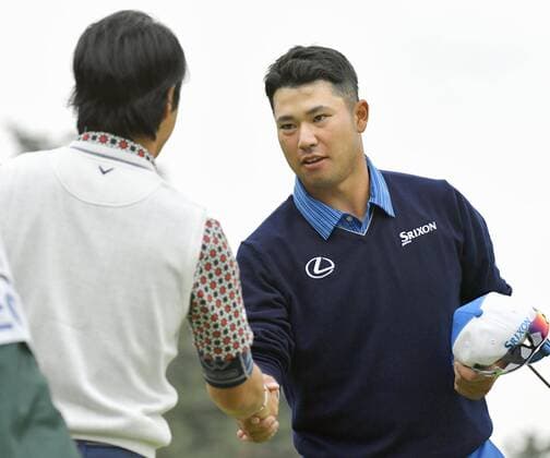 Golf: Matsuyama in tie for 15th after Japan Open 1st round Hideki Matsuyama (R) shakes hands with playing partner Ryo Ishikawa after completing the first round of the Japan Open at Sayama Golf Club in Iruma, Saitama Prefecture, on Oct. 13, 2016. Matsuyama shot a 1-over 71 to tie for 15th place. 