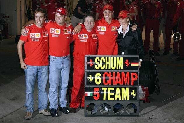 Luca Badoer Rubens Barrichello Jean Todt Michael und Corinna Schumacher jubeln beim Großen Preis von Japan in Suzuka. Copyright Thomas Pakusch
