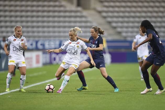 Fußball, Damen, CL, Paris St. Germain - Lilleström SK Sabrina Delannoy (PSG) vs Lene Mykjaland (Lilletrome) FOOTBALL : Paris St.Germain vs LSK Lilleström - Ligue des Champions Feminine - 13 10 2016 GwendolineLeGoff Panoramic 