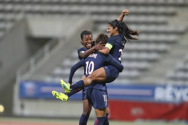 Fußball, Damen, CL, Paris St. Germain - Lilleström SK joie Rozeira Cristiane (PSG) et Shirley Cruz (PSG) et Grace Geyoro (PSG) FOOTBALL : Paris St.Germain vs LSK Lilleström - Ligue des Champions Feminine - 13 10 2016 GwendolineLeGoff Panoramic 