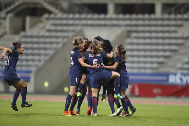 Fußball, Damen, CL, Paris St. Germain - Lilleström SK joie Rozeira Cristiane (PSG) et Shirley Cruz (PSG) avec equipe FOOTBALL : Paris St.Germain vs LSK Lilleström - Ligue des Champions Feminine - 13 10 2016 GwendolineLeGoff Panoramic 