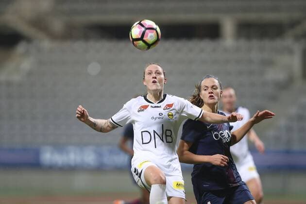 Isabell Herlovsen (Lilletrome) vs Irene Paredes (PSG) FOOTBALL : Paris St.Germain vs LSK Lilleström - Ligue des Champions Feminine - 13 10 2016 GwendolineLeGoff Panoramic 