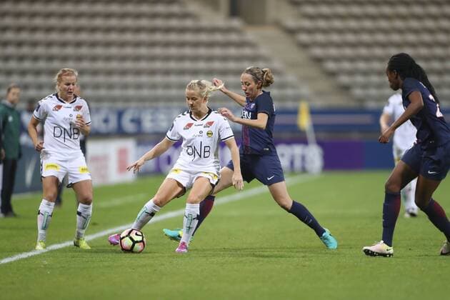 Lene Mykjaland (Lilletrome) vs Sabrina Delannoy (PSG) FOOTBALL : Paris St.Germain vs LSK Lilleström - Ligue des Champions Feminine - 13 10 2016 GwendolineLeGoff Panoramic 