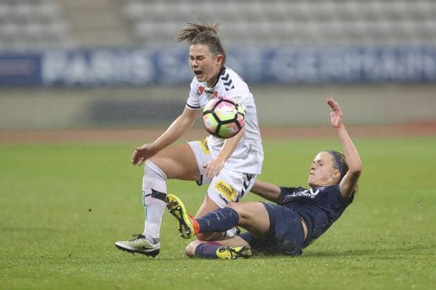 Emilie Haavi (Lilletrome) vs Irene Paredes (PSG) FOOTBALL : Paris St.Germain vs LSK Lilleström - Ligue des Champions Feminine - 13 10 2016 GwendolineLeGoff Panoramic 