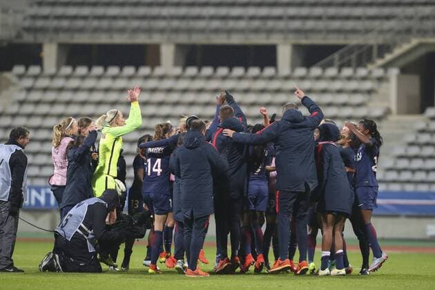 joie equipe (PSG) FOOTBALL : Paris St.Germain vs LSK Lilleström - Ligue des Champions Feminine - 13 10 2016 GwendolineLeGoff Panoramic 