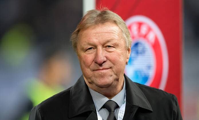 8. Oktober 2016: Hamburg, Fussball WM-Qualifikation: Deutschland - Tschechien: Deutschlands Ex-Trainer Horst Hrubesch nachdenklich.