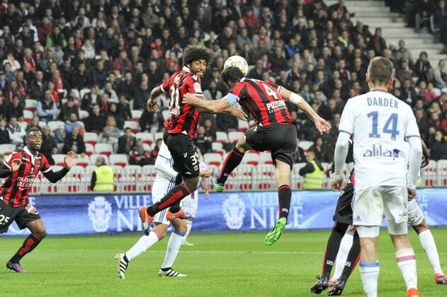 Fußball, OGC Nizza - Olympique Lyon Dante (OGC Nice) - Paul Baysse (OGC Nice) FOOTBALL : OGC Nice vs Lyon - Ligue 1 - 14 10 2016 NorbertScanella 