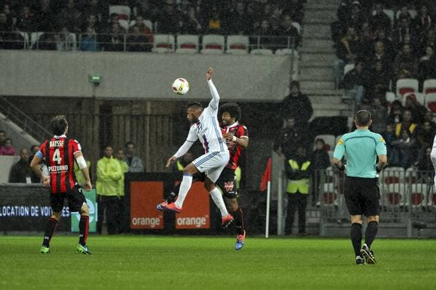 Fußball, OGC Nizza - Olympique Lyon Dante (OGC Nice) - Corentin Tolisso (Lyon) FOOTBALL : OGC Nice vs Lyon - Ligue 1 - 14 10 2016 NorbertScanella 