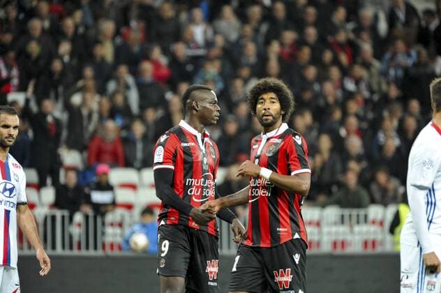 Bilder des Tages - SPORT Fußball, OGC Nizza - Olympique Lyon Mario Balotelli (OGC Nice) - Dante (OGC Nice) FOOTBALL : OGC Nice vs Lyon - Ligue 1 - 14 10 2016 NorbertScanella 