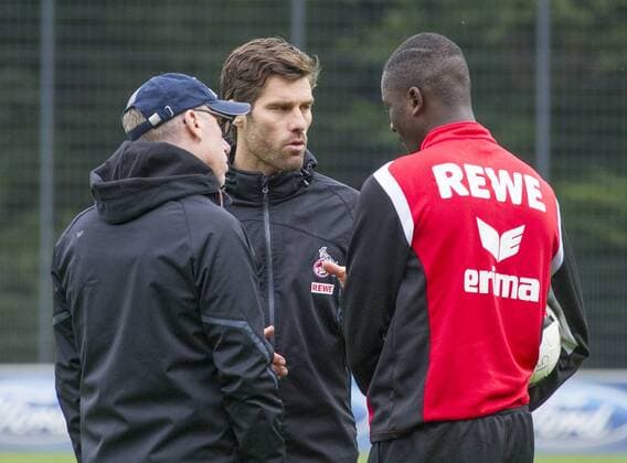 Training 1. FC Köln 1. Fussball Bundesliga Saison 2016 2017 Geißbockheim Koeln Deutschland Datum: 14.10.2016 Links: Trainer Peter Stöger (1. FC Köln) Mitte: Yann Benjamin Kugel (1. FC Köln) Rechts: Sehrou Guirassy (1. FC Köln)