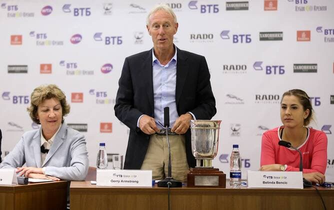 MOSCOW, RUSSIA - OCTOBER 15, 2016: VTB Bank Vice President Yevgeniya Mamsurova, ATP Tennis Herren Supervisor Gerry Armstrong and Swiss tennis player Belinda Bencic (L-R) during the draw for the 2016 VTB Kremlin Cup International Tennis Tournament at the Olympic Stadium. Anton Novoderezhkin TASS  TS034925