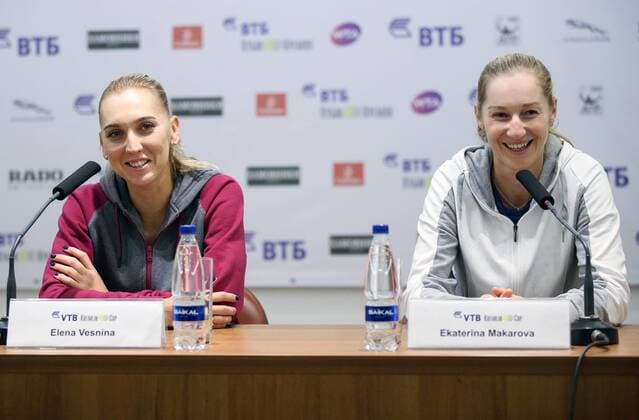 MOSCOW, RUSSIA - OCTOBER 15, 2016: Russian tennis players Elena Vesnina (L) and Ekaterina Makarova give a press conference PK Pressekonferenz at the 2016 VTB Kremlin Cup International Tennis Tournament, at the Olympic Stadium. Anton Novoderezhkin TASS  TS034946