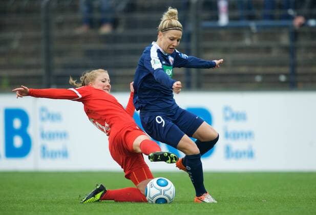 Fussball Frauen 1.Bundesliga 15.10.2016 Potsdam Karl Liebknecht Stadion 1 FFC Turbine Potsdam geg SGS Essen 2 : 0 vlnr Vanessa MARTINI 6 Essen geg Svenja HUTH 9 Turbine