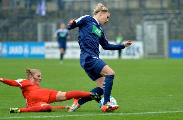 Fussball Frauen 1.Bundesliga 15.10.2016 Potsdam Karl Liebknecht Stadion 1 FFC Turbine Potsdam geg SGS Essen 2 : 0 vlnr Vanessa MARTINI 6 Essen geg Svenja HUTH 9 Turbine