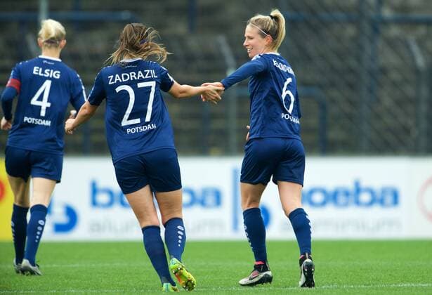 Fussball Frauen 1.Bundesliga 15.10.2016 Potsdam Karl Liebknecht Stadion 1 FFC Turbine Potsdam geg SGS Essen 2 : 0 1 : 0 Torschuetzin Elise KELLOND KNIGHT 6 Turbine jubel mit Sarah ZADRAZIL 27 Turbine