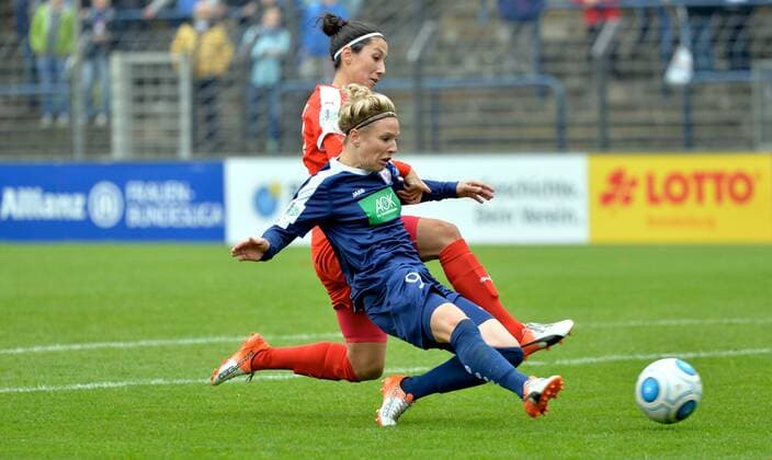 Fussball Frauen 1.Bundesliga 15.10.2016 Potsdam Karl Liebknecht Stadion 1 FFC Turbine Potsdam geg SGS Essen 2 : 0 Svenja HUTH 9 Turbine geg Sara DOORSOUN KHAJEH 23 Essen